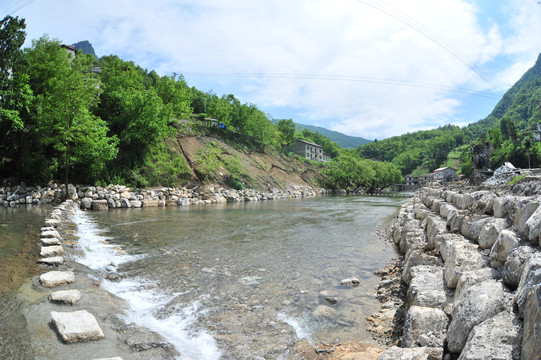 山水三