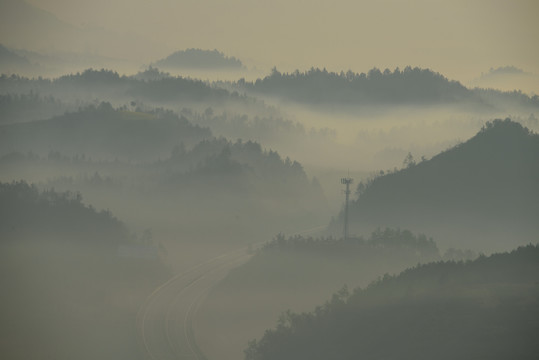 县河马鞍山云雾一