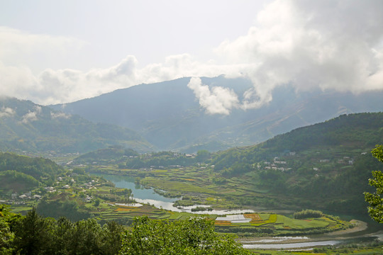 县河云雾日出三