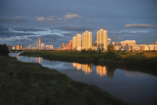 夕阳下的城市