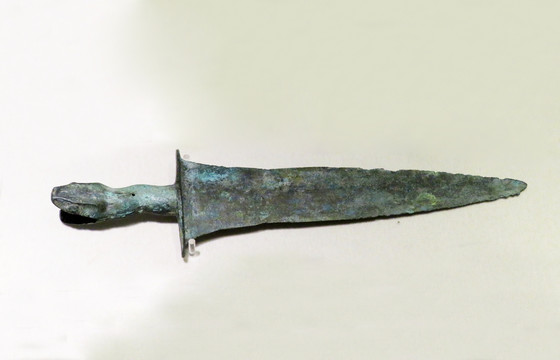 西汉蛇柄铜剑