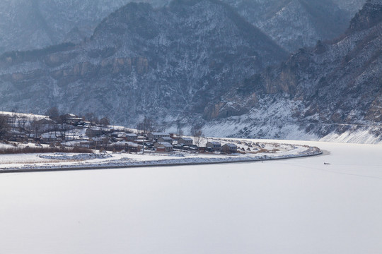 辽宁本溪关门山冬季冰雪瀑布风光