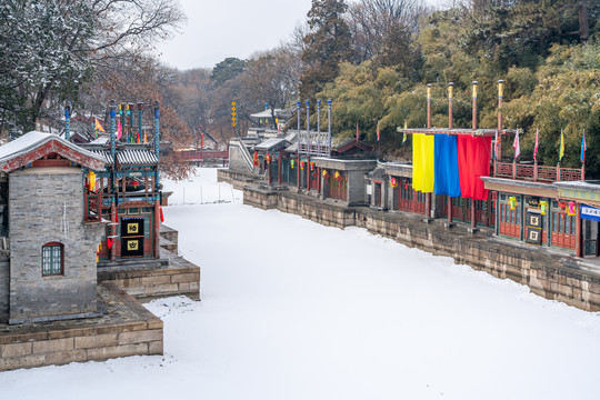 北京冬季雪后的颐和园苏州街建筑