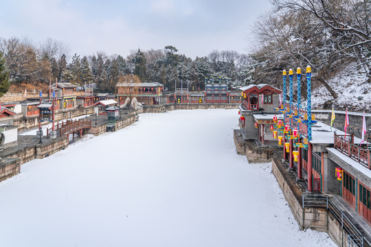 北京冬季雪后的颐和园苏州街建筑