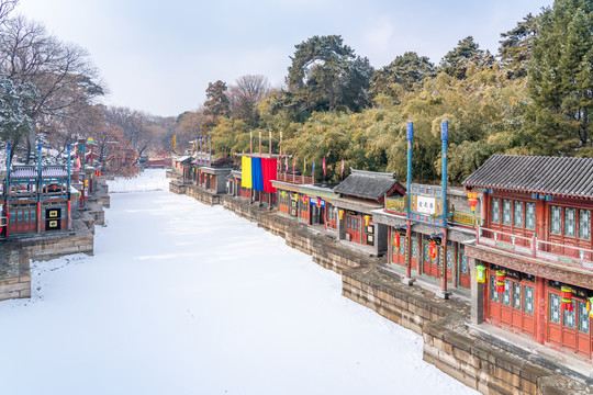 北京冬季雪后的颐和园苏州街建筑