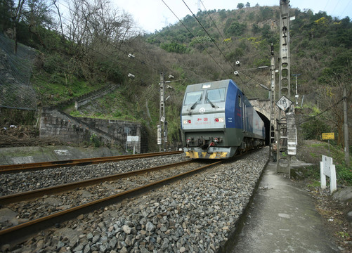 成渝铁路上的列车