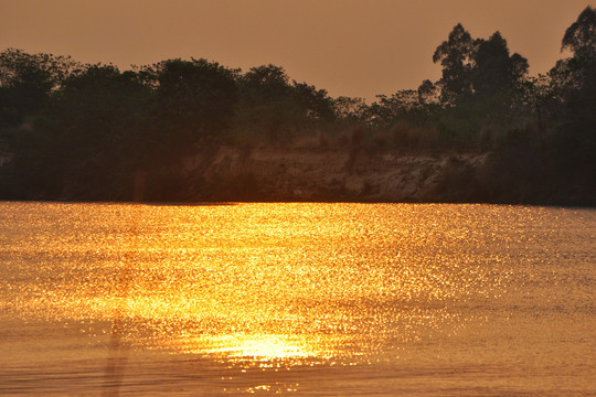 东江夕阳