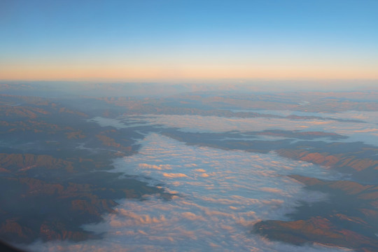 空中的云海山峦