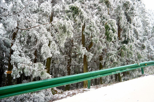 山路护栏