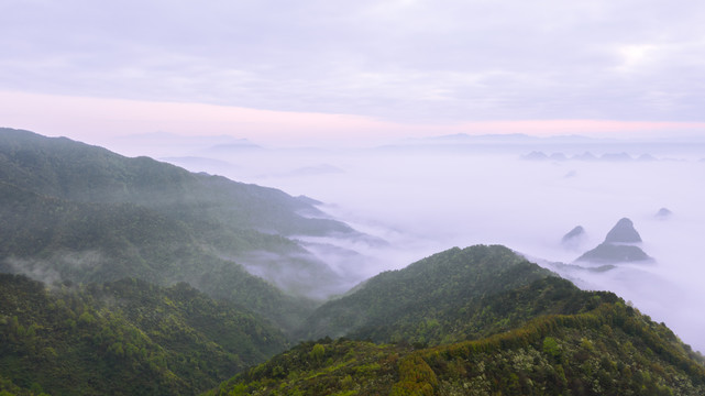 高山上的日出云海