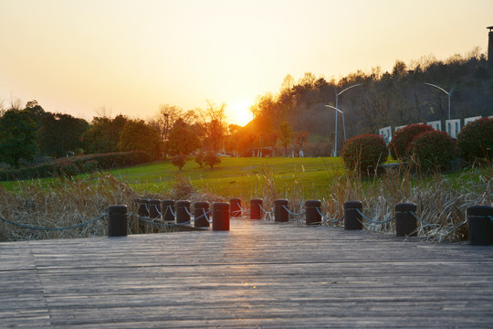 夕阳栈道