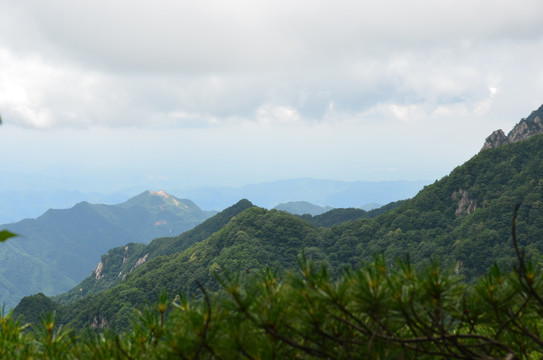 远山白云