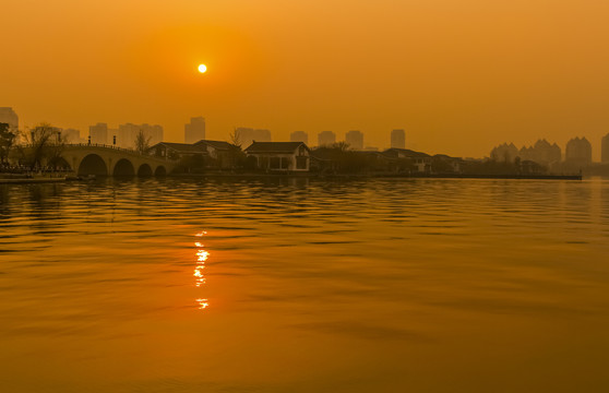 日落金鸡湖