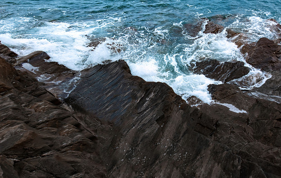 海浪礁石