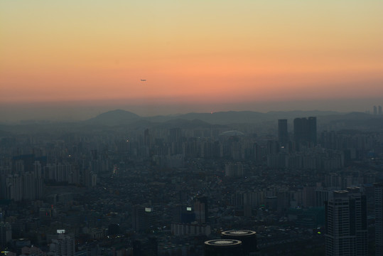 夕阳中飞行