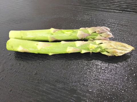 静物雨露芦笋