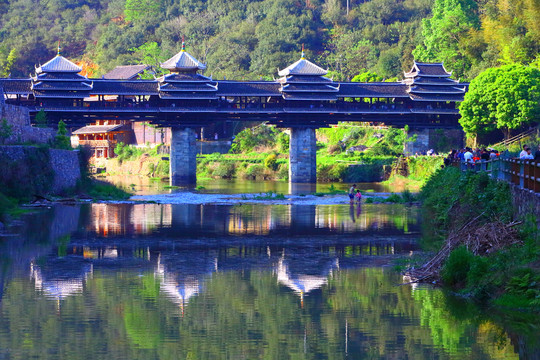 侗寨风雨桥