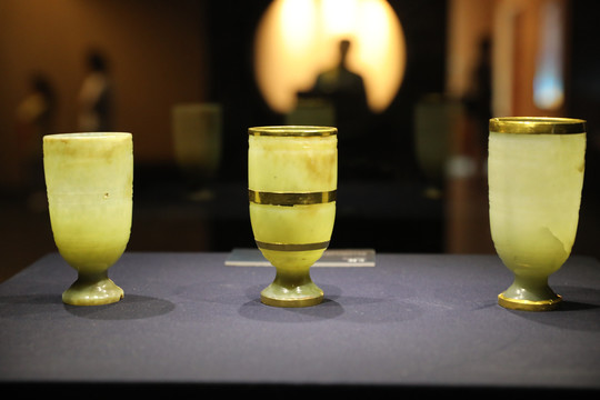 西安博物院西汉时期的玉杯