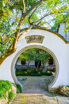 園林月門(mén)