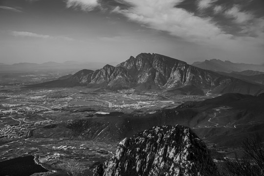 河南登封嵩山风景区单色图片