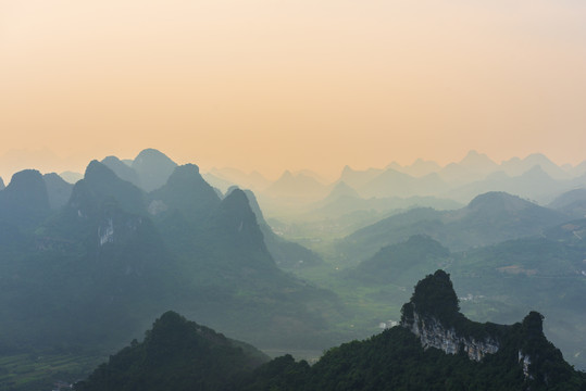 水墨群山