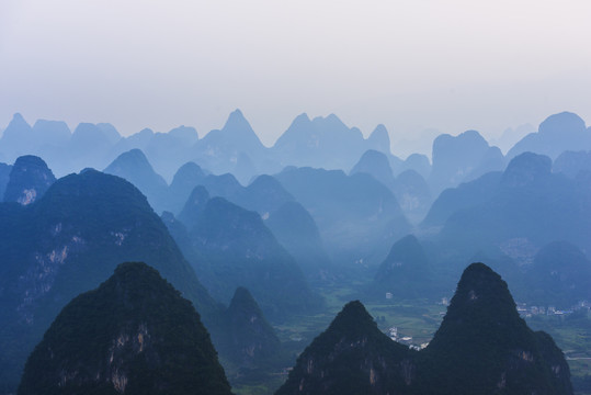 水墨群山