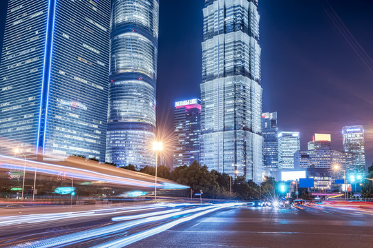 上海金融区街道车流光影轨迹夜景