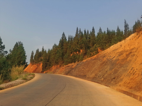 山里的水泥路