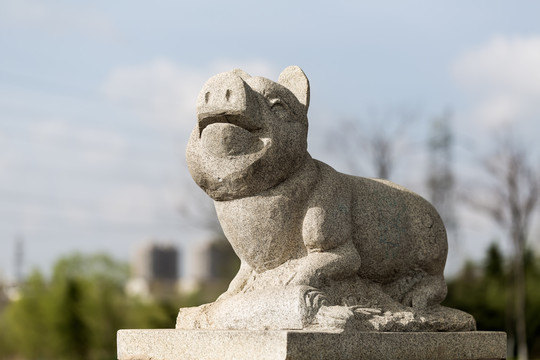 生肖猪雕塑
