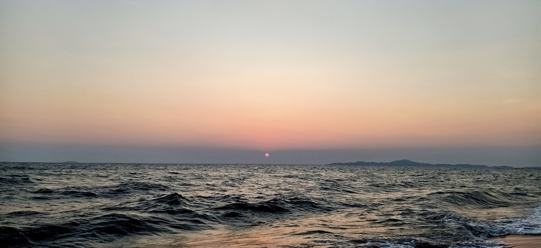 夕阳和海