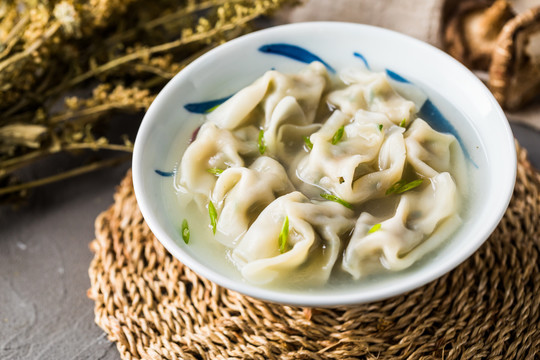 鲜肉芹菜小馄饨