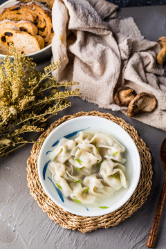 鲜肉芹菜小馄饨