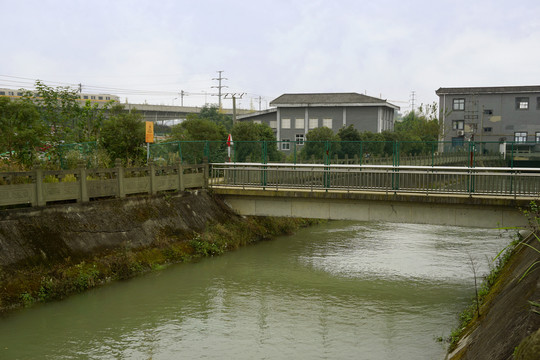 成都东风渠净水厂及地铁轻轨