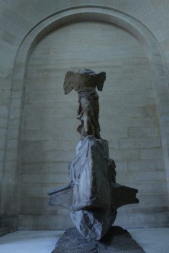 卢浮宫的胜利女神塑像