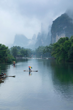 阳朔雨中十里画廊自然景观