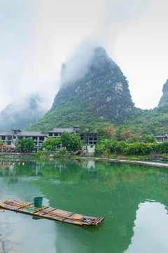 雨中十里画廊自然景观