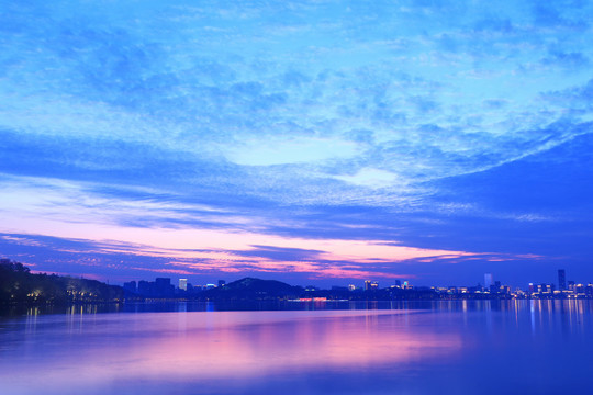 东湖夕阳西下