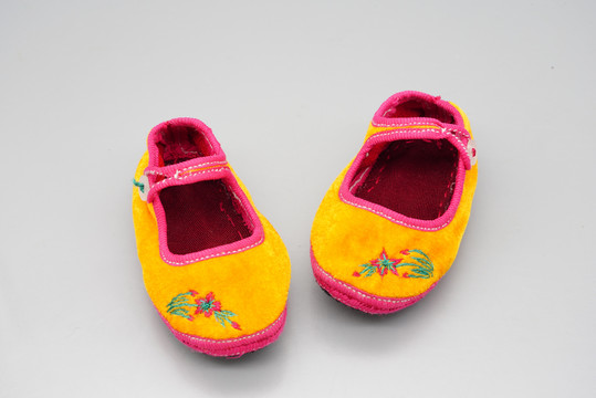 儿童手工鞋