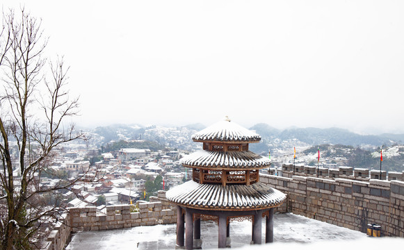 雪景中的古镇