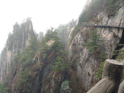 雨后老君山