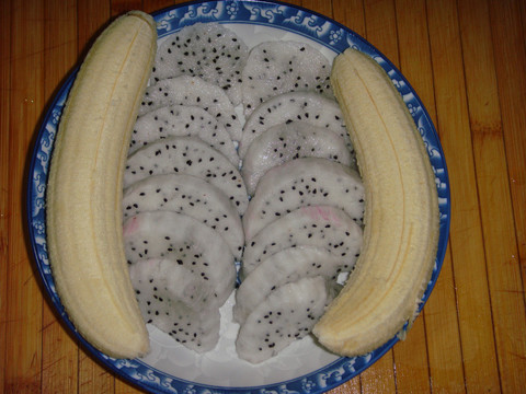 火龙果香蕉果盘