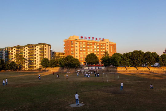 广东湛江市第五中学球场
