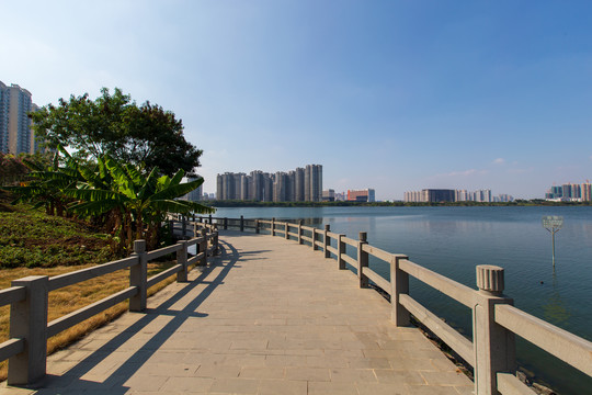 广东湛江滨湖湿地公园观景长廊