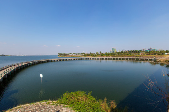 广东湛江滨湖湿地公园观景长廊