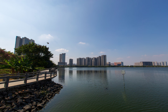 广东湛江滨湖湿地公园长廊