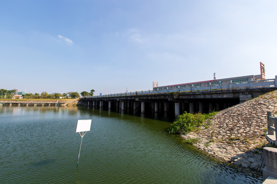 广东湛江滨湖湿地公园长廊