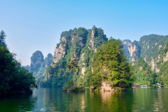 湖南张家界宝峰湖山水风光