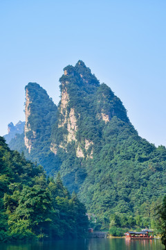 湖南张家界宝峰湖的山峰