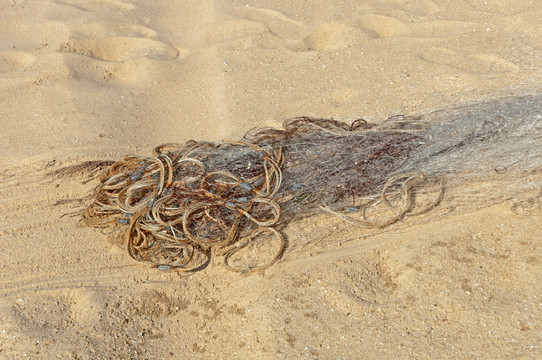 沙滩上的渔网