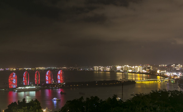 三亚鹿回头景区看城市夜景